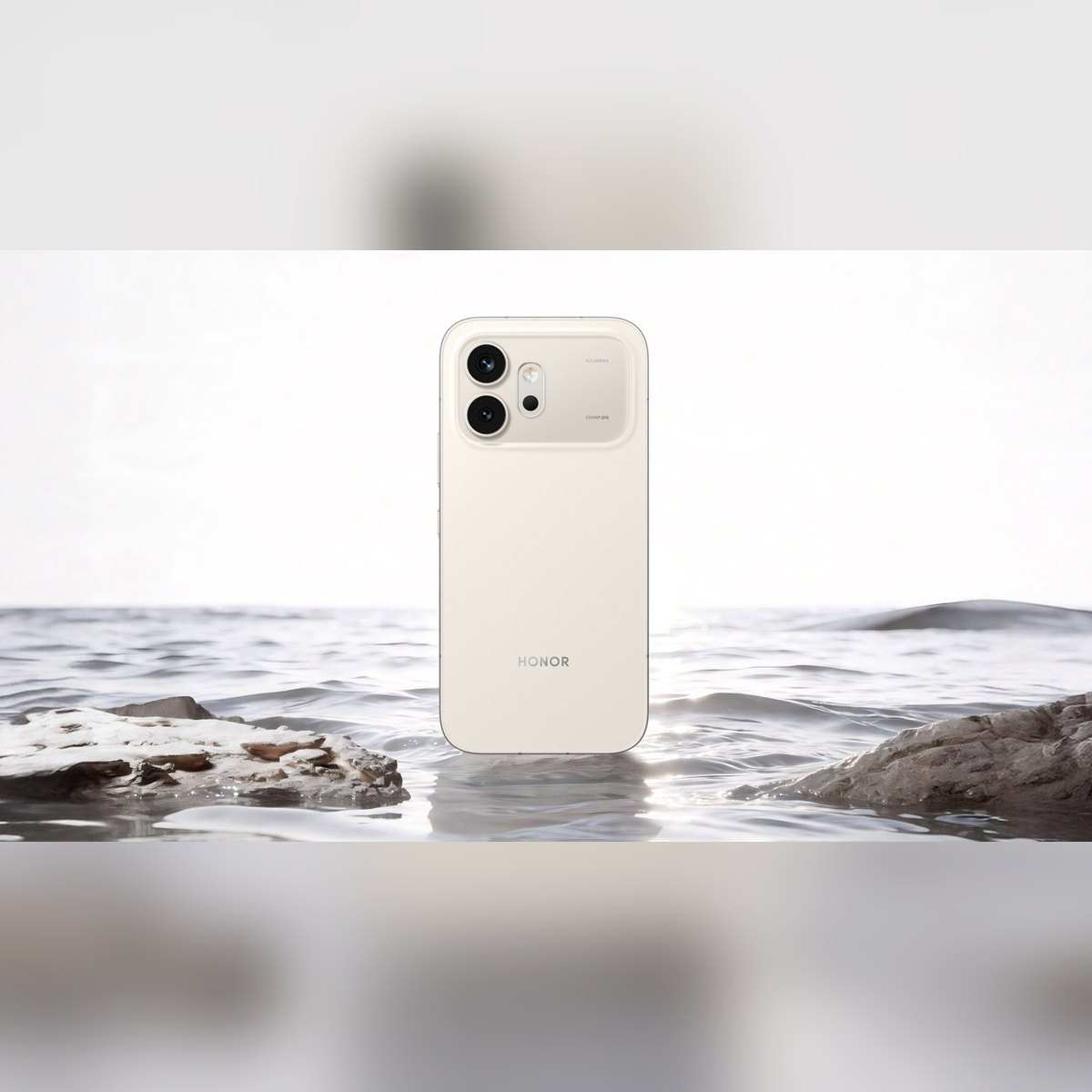 Honor 600 in gold from the back